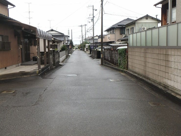 北側道路(雨天時)
