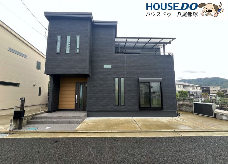 【外観】
住宅が立ち並ぶ一番奥のお家です♪
住人以外の交通もなく安心です!